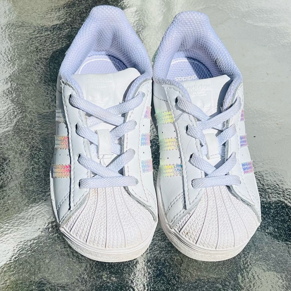 Adidas Superstar sneaker with iridescent pink stripes kids 8